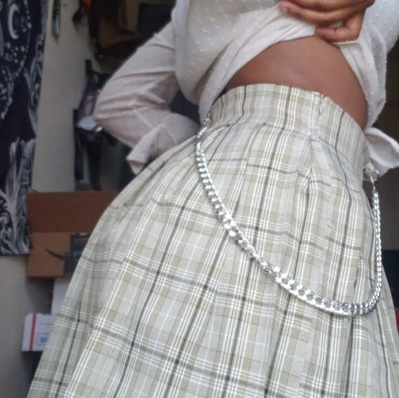 Green Plaid Irregular Pleated Skirt - Picture 4 of 11